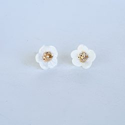 Dainty white flowers